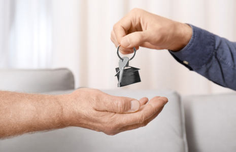 Locataire senior : un profil entre sécurité locative et contraintes légales