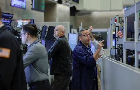 Wall Street termine en hausse, l'obligatoire et la géopolitique restent un frein