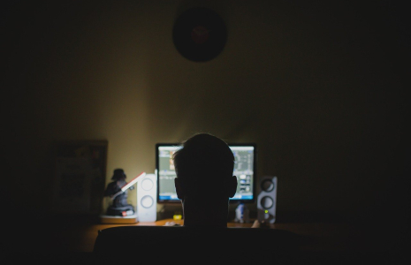 15% des Français ont déjà été victimes d'une arnaque financière utilisant Internet, les réseaux sociaux ou le téléphone. (illustration) (Tookapic / Pixabay)