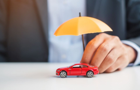 (Quels sont les types de contrats d'assurance auto et les garanties associées ? - Crédit photo : Adobe Stock)