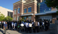 Des candidats font la queue pour un recrutement organisé par la police de l'immigration (ICE) à Provo, dans l'Utah, le 15 septembre 2025 ( AFP / GEORGE FREY )