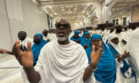 Des fidèles musulmans à la Grande Mosquée lors du pèlerinage annuel du Hajj, dans la ville sainte de La Mecque, le 2 juin 2025 en Arabie saoudite ( AFP / - )
