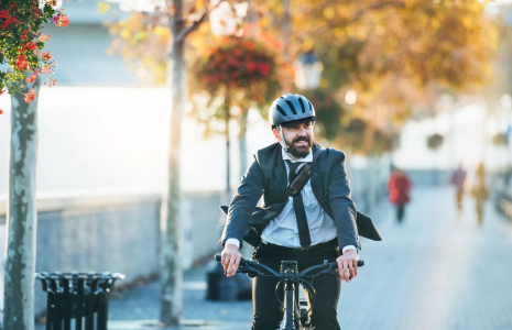 Plus rapide que le vélo à assistance électrique, le speed bike est souvent onéreux à l’achat. ( crédit photo : Shutterstock )