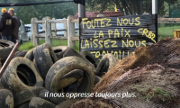 "Stop aux contrôles": des agriculteurs bloquent un lycée agricole de Montauban
