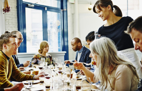 Trouver des restaurants avec des prix hyper compétitifs en France, c’est possible! ( crédit photo : Getty Images )