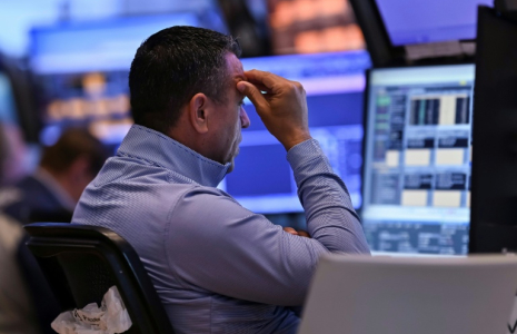 Un opérateur à la Bourse de New York, le 12 mai 2025. ( AFP / ANGELA WEISS )