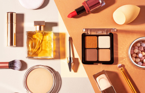 Des plateformes proposent des cosmétiques invendus à des tarifs attractifs. ( crédit photo : Getty Images )