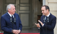 Passation de pouvoir entre François Bayrou (G) et Sébastien Lecornu (D), nouveau Premier ministre, à Matignon le 10 septembre 2025 ( POOL / Ludovic MARIN )